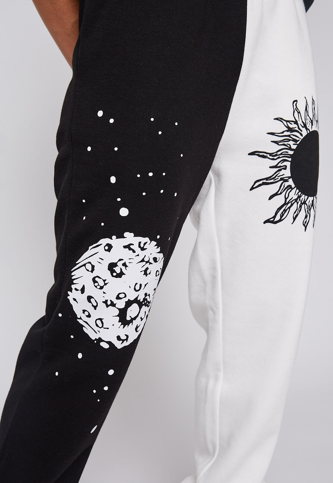 Buzo bicolor blanco y negro outlet